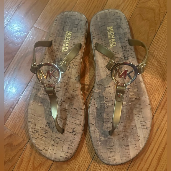 Micheal kors sandals - Picture 3 of 4